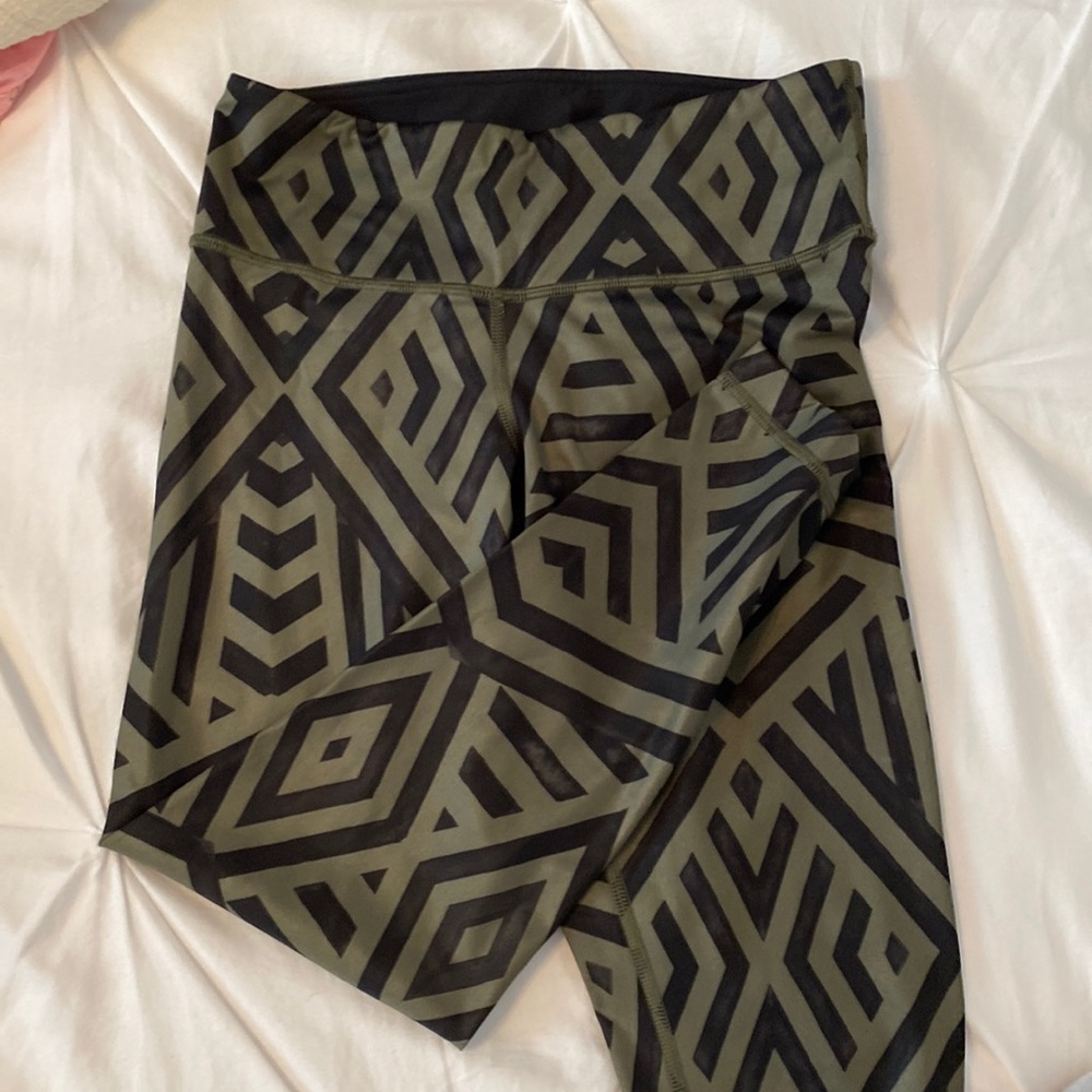NWOT lululemon pattern wunder under